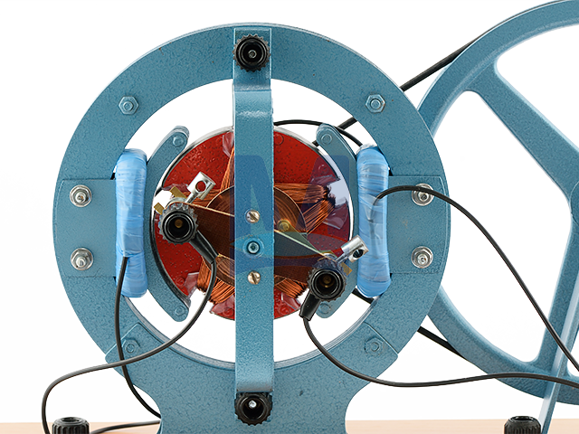 Generátor a motor