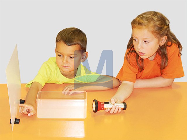 Anna a Leon experimentují se světlem a zvukem