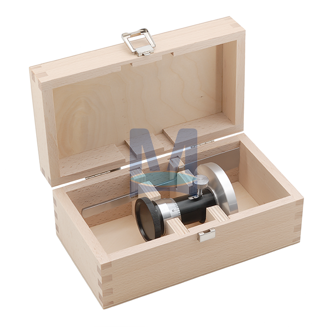 Ruční cylindrický mikrotom v dřevěné kazetě