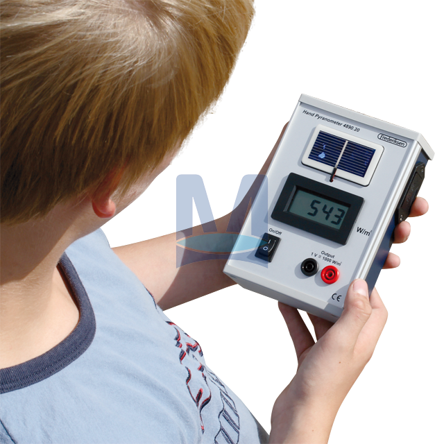 Ruční pyranometr - solarimetr při měření