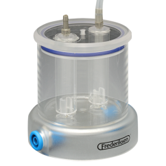 Elektrolyzér studentský s nainstalovaným víčkem