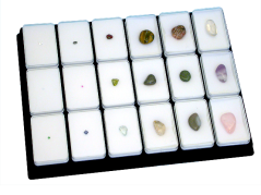 Drahé kameny v krabičkách