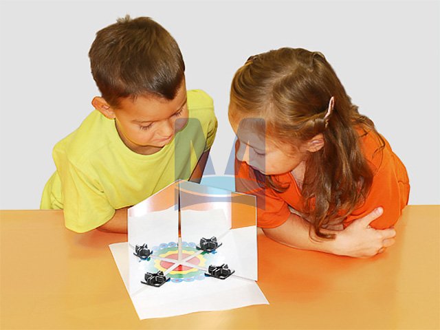 Anna a Leon experimentují se světlem a zvukem