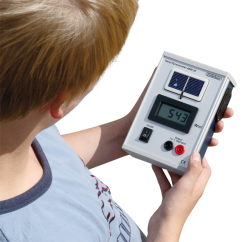 Ruční pyranometr - solarimetr při měření